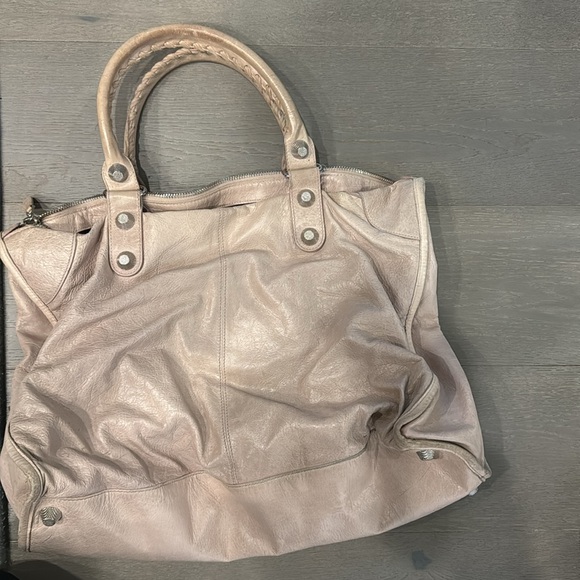 Balenciaga Tote in Light Pink w silver hardware - Picture 2 of 4